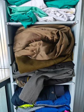 Lote Ropa Atrezo muchas Prendas