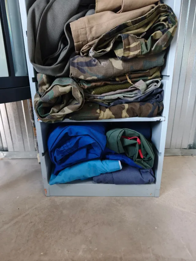 Lote Ropa Atrezo muchas Prendas