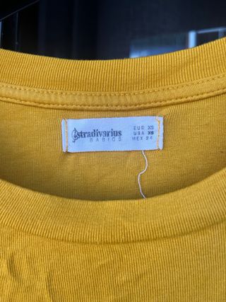 Camiseta Stradivarius manga larga mostaza XS
