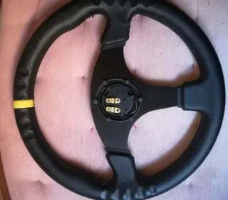 Volante simulador Momo Italy.