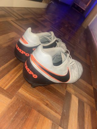 Botas de fútbol Nike Tiempo Talla 42