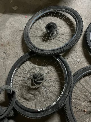 Cubiertas y Ruedas de Bicicleta