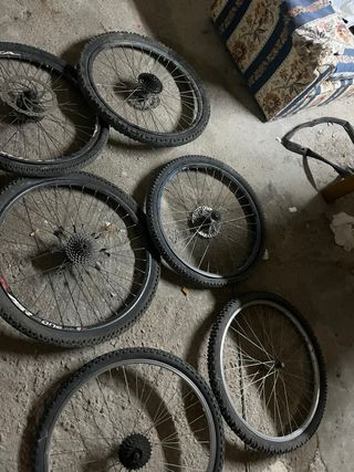 Cubiertas y Ruedas de Bicicleta