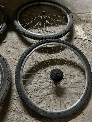 Cubiertas y Ruedas de Bicicleta