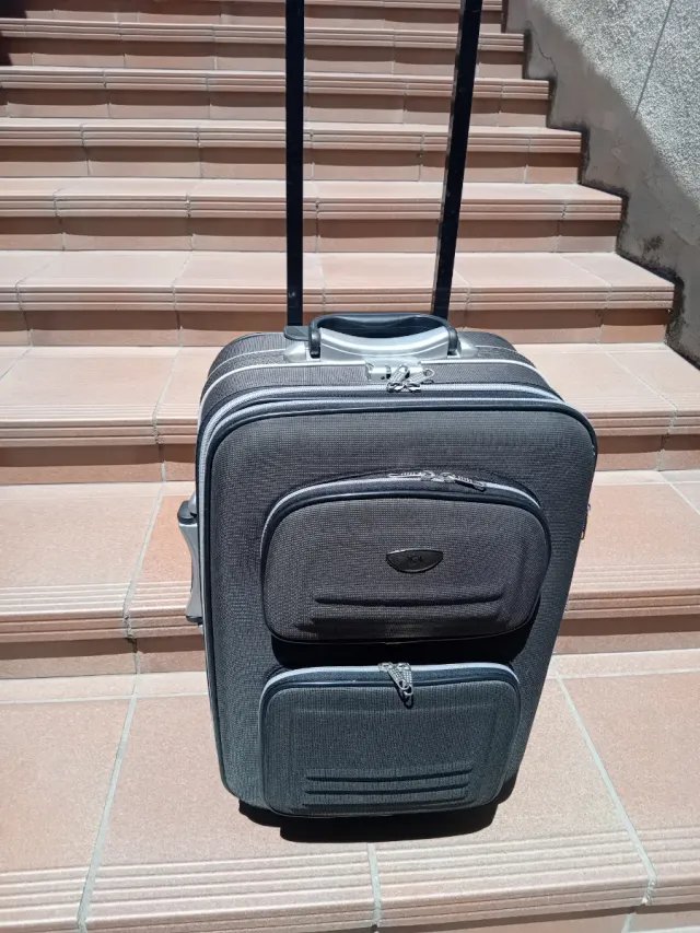 Maleta mediana con código de seguridad