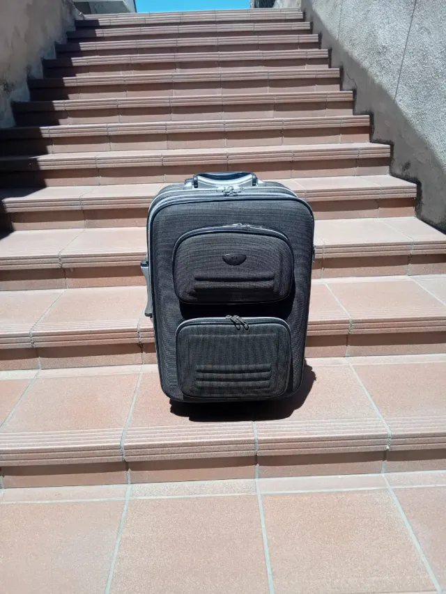 Maleta mediana con código de seguridad