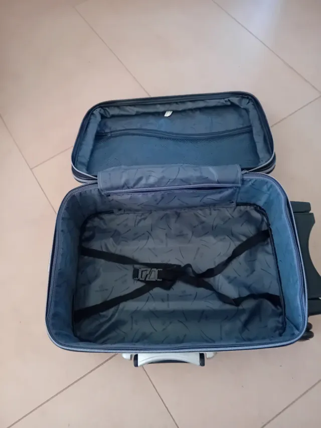 Maleta mediana con código de seguridad