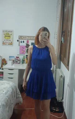 Vestido azul Zara con volantes