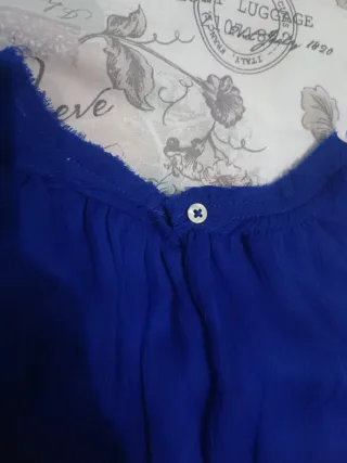 Vestido azul Zara con volantes