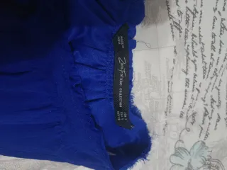 Vestido azul Zara con volantes