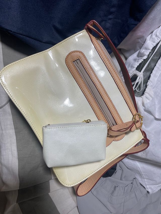 Bolso Beige y Blanco con Monedero