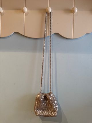 Bolso de fiesta tejido dorado