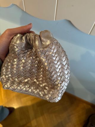 Bolso de fiesta tejido dorado