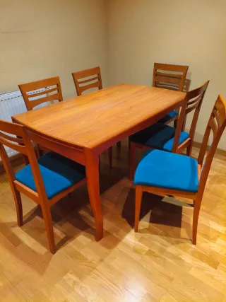 Tavolo da pranzo e 6 sedie in legno