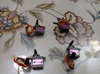 4 Servomotores MG90D