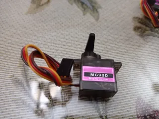 4 Servomotores MG90D