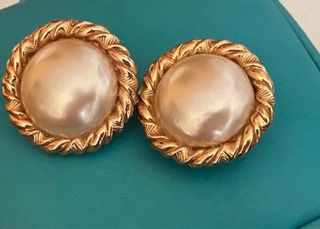 Pendientes clip perla Doira dorados