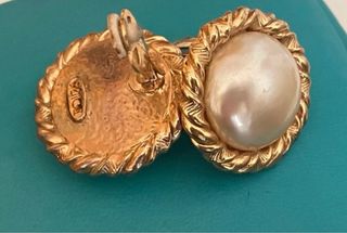 Pendientes clip perla Doira dorados