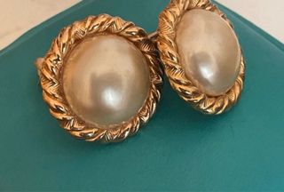 Pendientes clip perla Doira dorados