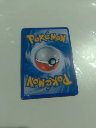 Carta Pokémon Sylveon VMAX con defecto