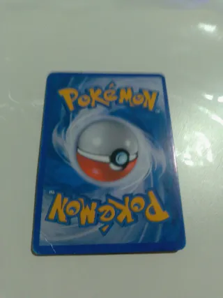 Carta Pokémon Sylveon VMAX con defecto
