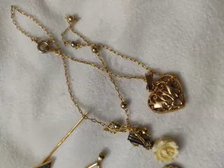 Lotto di bijoux e oggetti antichi