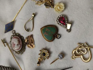 Lotto di bijoux e oggetti antichi