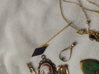 Lotto di bijoux e oggetti antichi