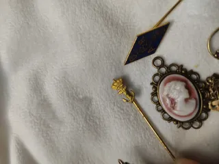 Lotto di bijoux e oggetti antichi