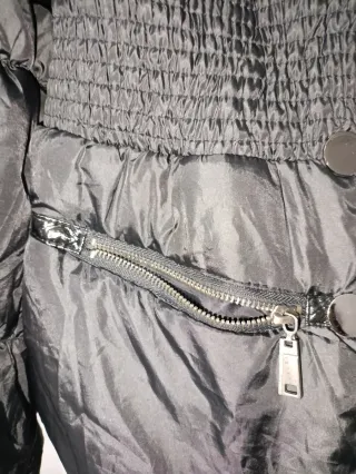 Cazadora acolchada mujer negra