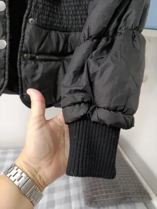 Cazadora acolchada mujer negra