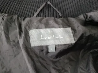 Cazadora acolchada mujer negra