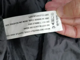 Cazadora acolchada mujer negra