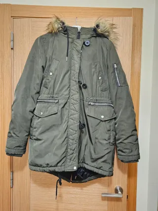 Parka verde con capucha