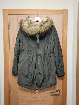 Parka verde con capucha