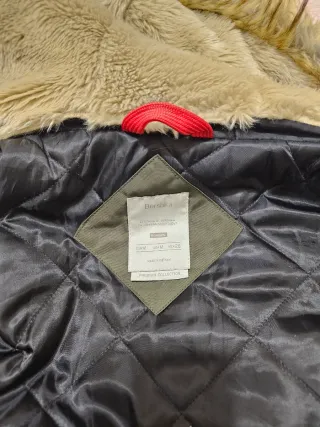 Parka verde con capucha