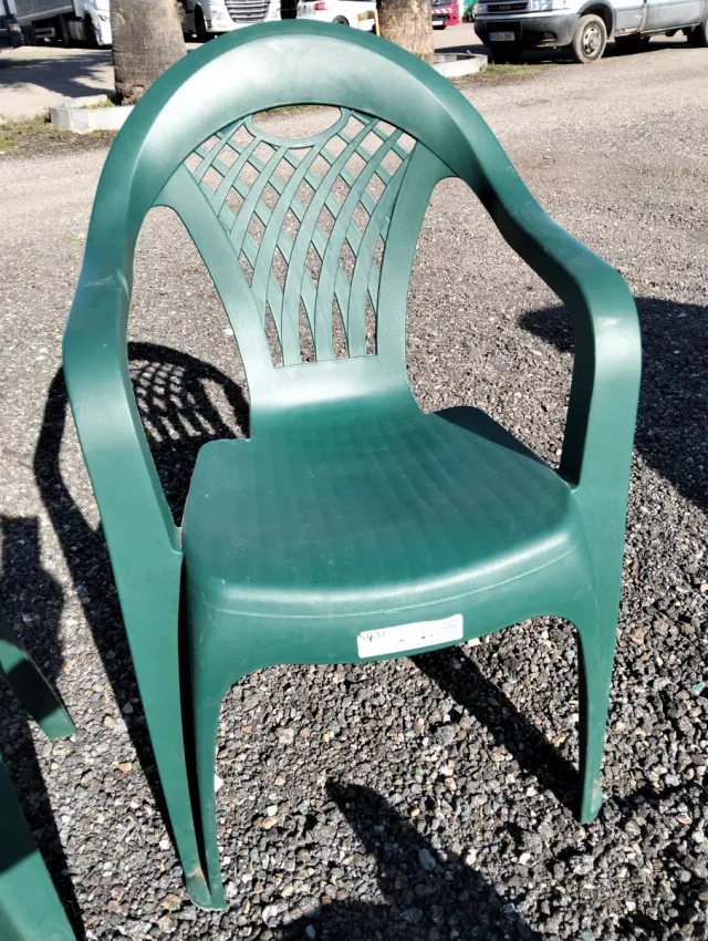 Sillas de jardín de plástico verdes
