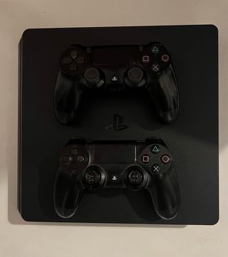 Consola PS4 Slim Negra + 2 Mandos
