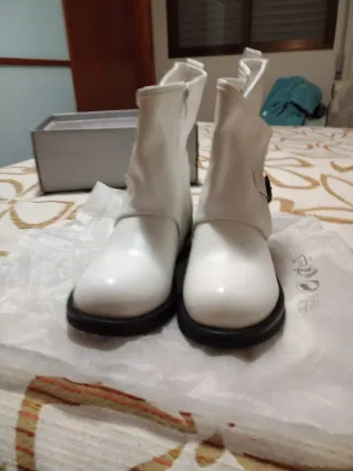 Botas blancas sin estrenar