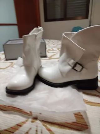 Botas blancas sin estrenar