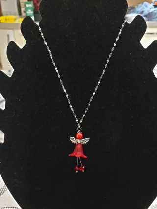 Collana con ciondolo angelo rosso