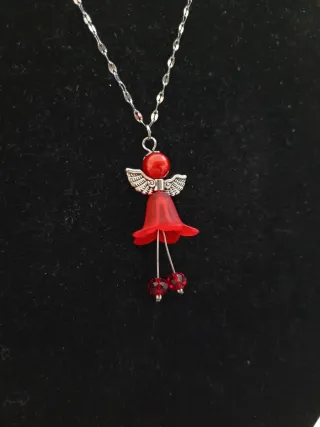 Collana con ciondolo angelo rosso