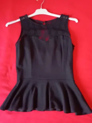 Blusa negra con encaje