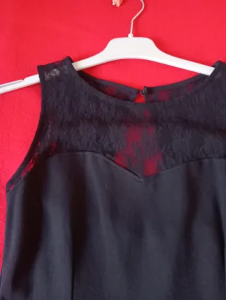 Blusa negra con encaje