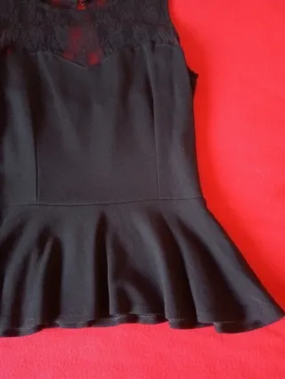 Blusa negra con encaje