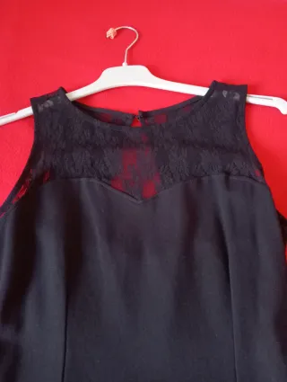 Blusa negra con encaje