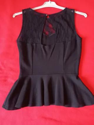 Blusa negra con encaje