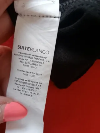 Blusa negra con encaje