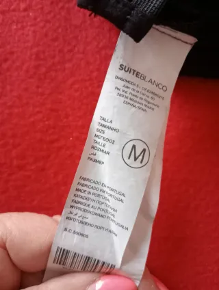 Blusa negra con encaje