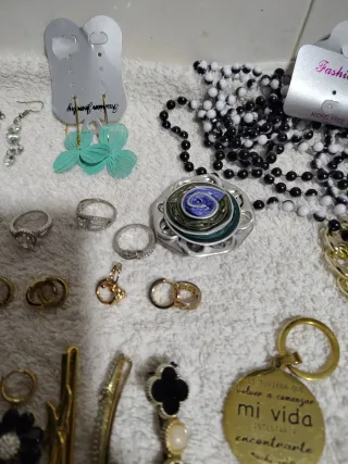 Lote Collares y Pendientes anillos pulseras